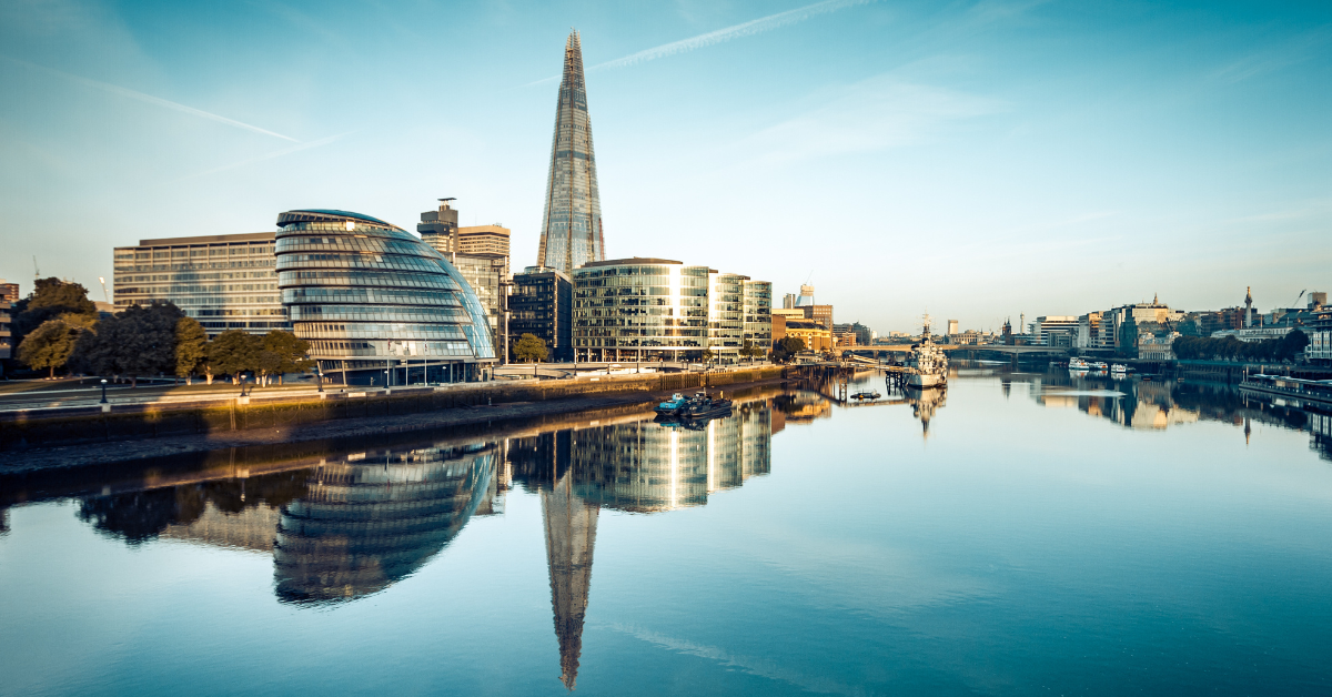 The banks of river Thames